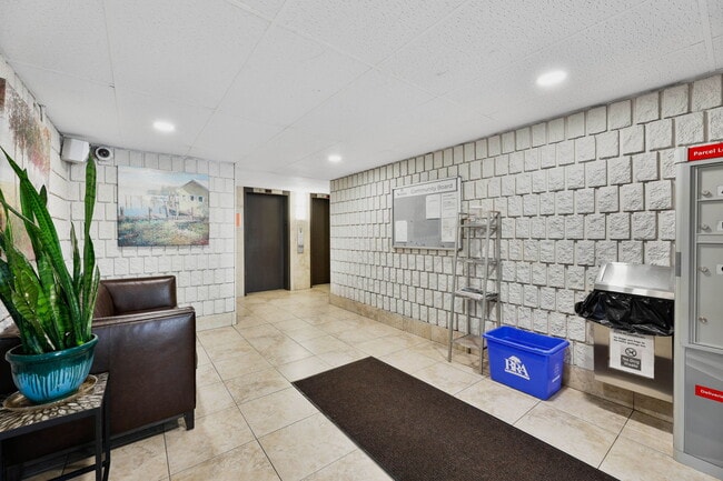 Building Photo - Confederation Place Apartments