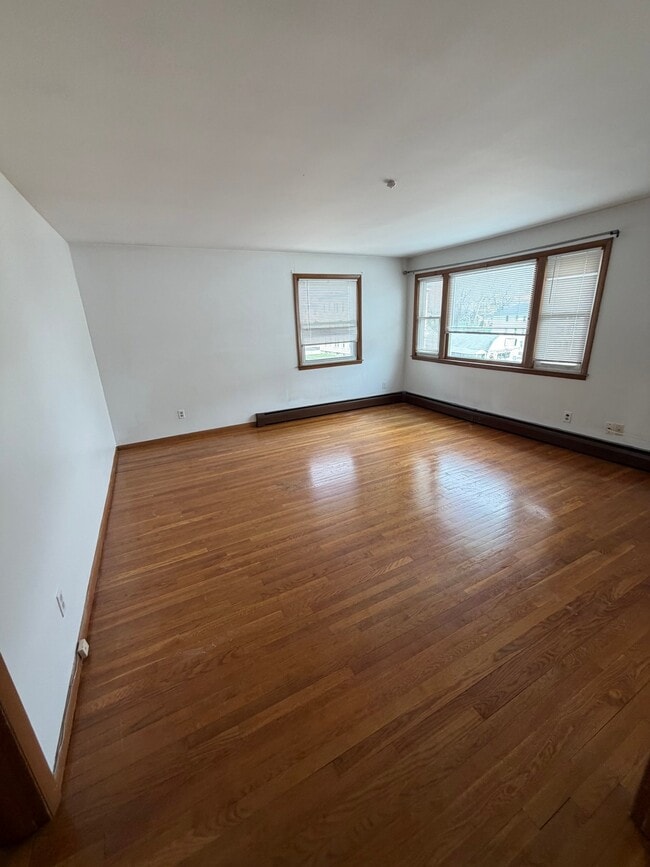 Foto del edificio - 100 Pilgrim Ave