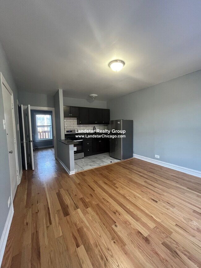 Foto del edificio - 5666 N Ridge Ave