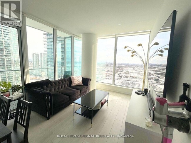 Building Photo - 950 Portage Pkwy