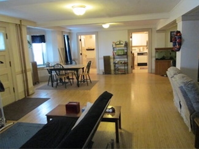 Sala de estar - 459 S Main St