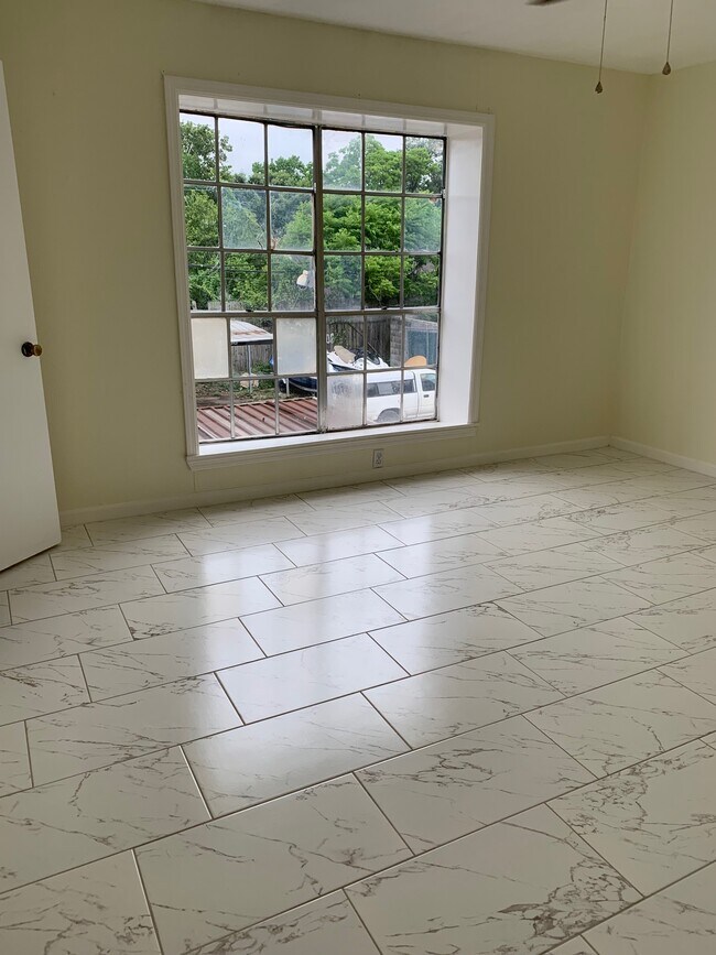 Foto del edificio - 8200 Broadway St