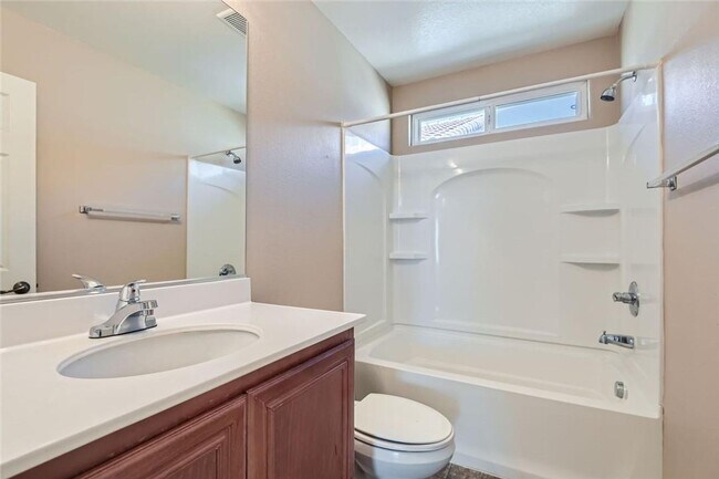 Foto del edificio - Great Two-Story Home for Rent