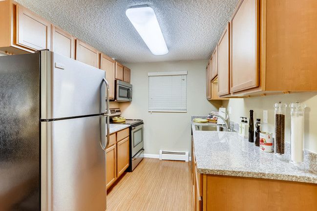 Sterling Heights | Greeley Apartments - Sterling Heights