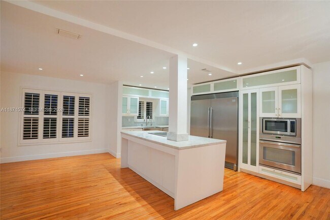 Foto del edificio - 355 Redwood Ln
