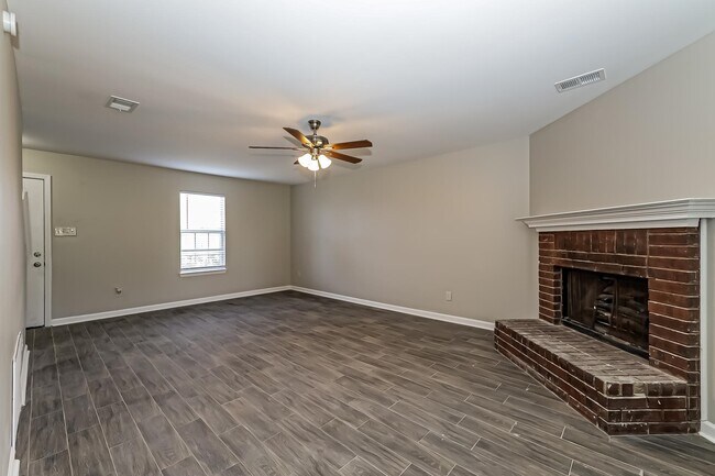 Foto del edificio - 5377 Ragan Ridge Dr