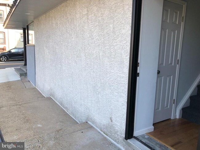 Building Photo - 441 Leverington Ave
