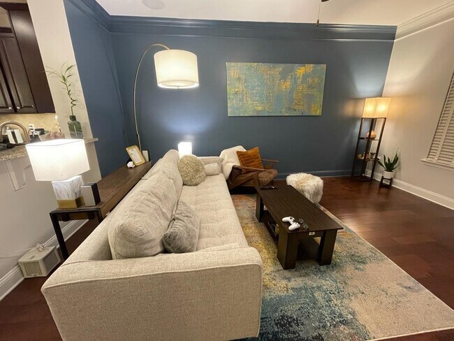 Sala de estar - 649 Berry Chase Way