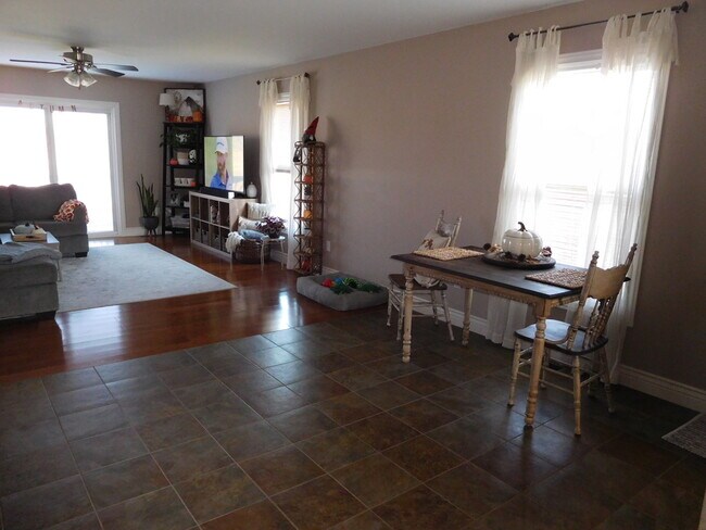 Foto del edificio - 428 W Deerwood Dr