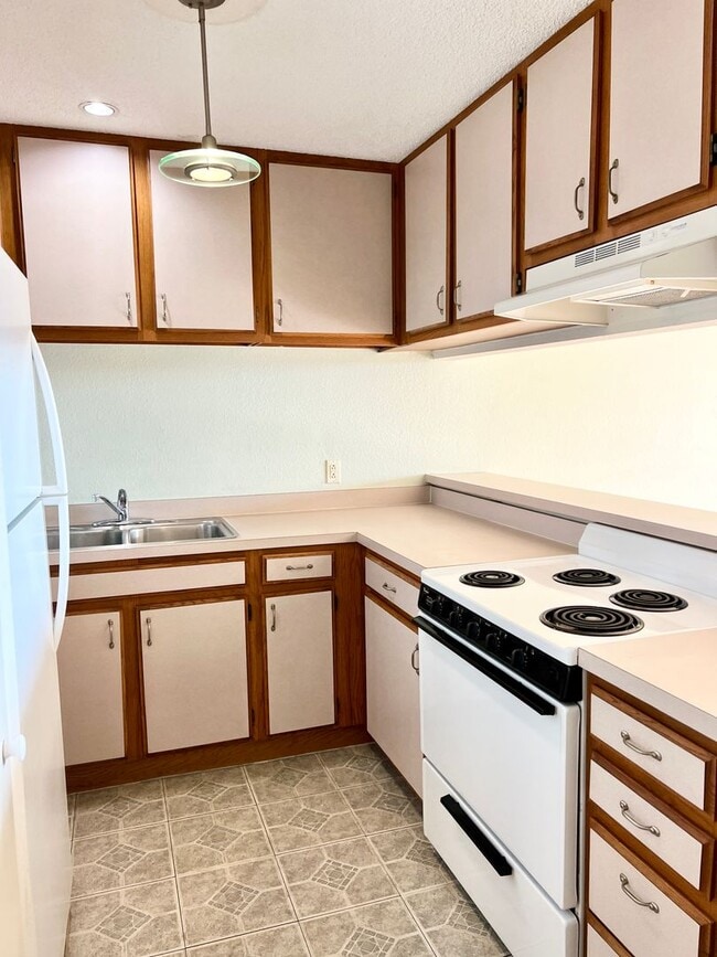 Foto del edificio - Unfurnished 1 Bedroom, 1 Bathroom – Kailua Bay Resort