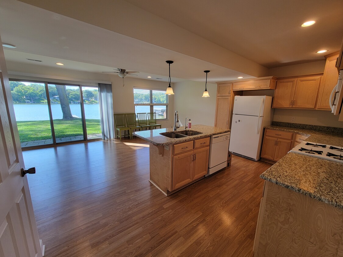 Primary Photo - 7317 Chapel Dr