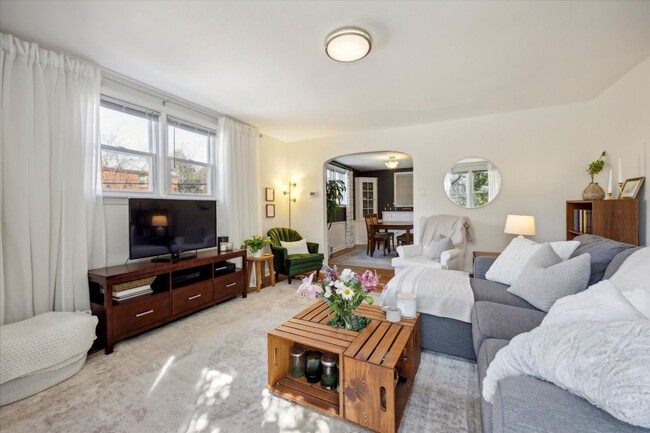 Foto del edificio - 3B/1.5B Twin in West Chester Borough!