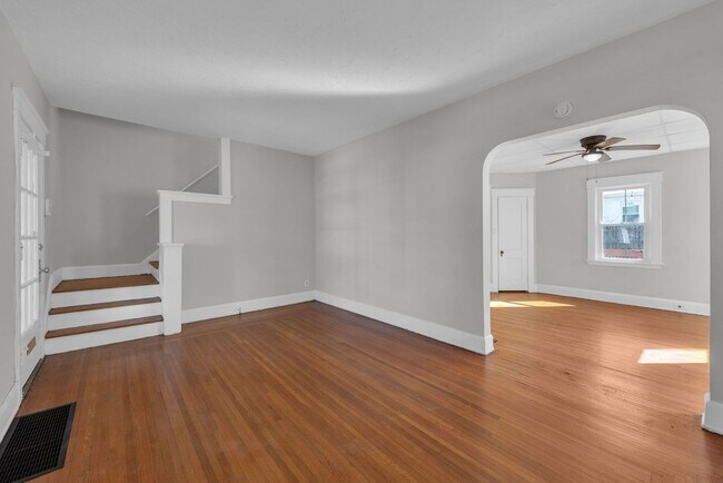 Foto del edificio - NORWOOD – Stunning Old-World Charm with Modern Comforts