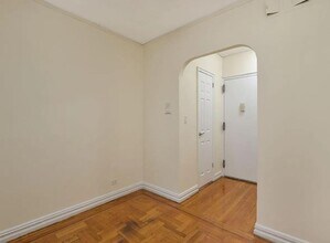 Building Photo - 2685 Creston Ave