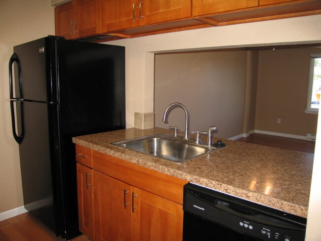 Building Photo - Heatherstone Park Apartments