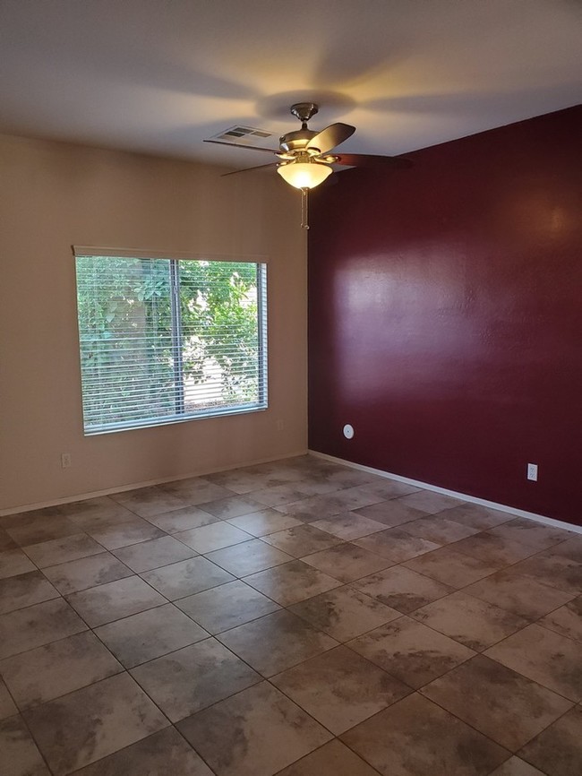 Building Photo - Beautiful 5 Bedroom Home In Laveen!