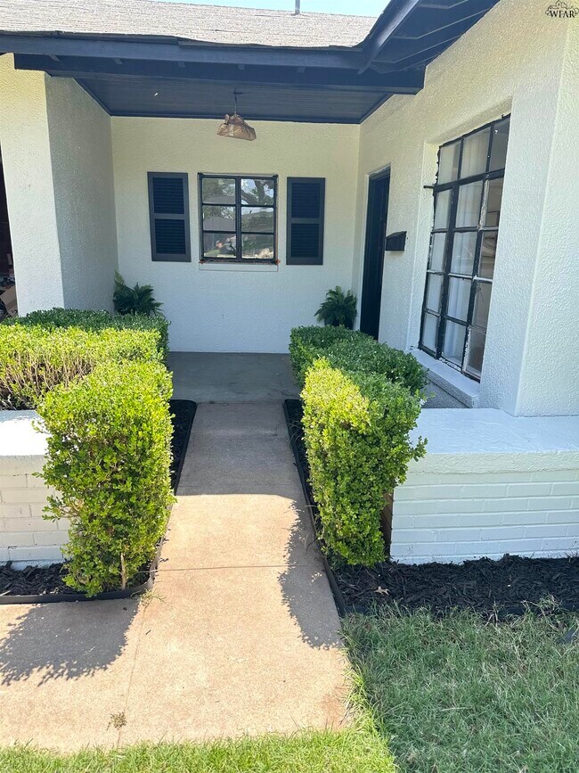 Foto del edificio - 3105 Sherwood Ln