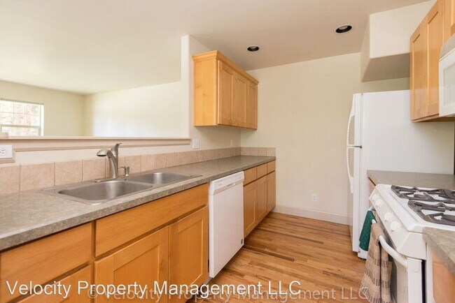 Building Photo - 1114 N W Constellation Dr