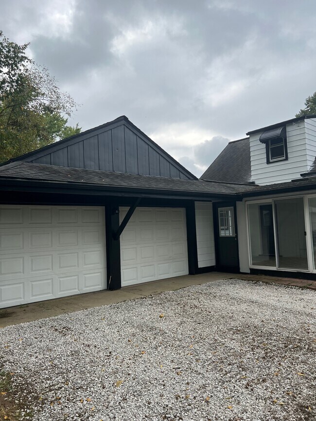 Building Photo - 6988 OH-83
