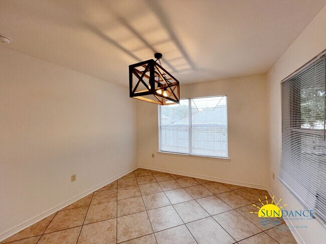 Foto del edificio - Custom details in this show stopping Crest...