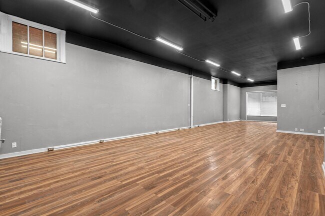 Building Photo - 104 Brown St