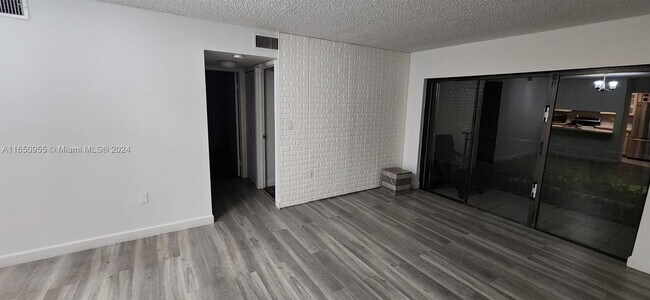 Building Photo - 400 W Park Dr