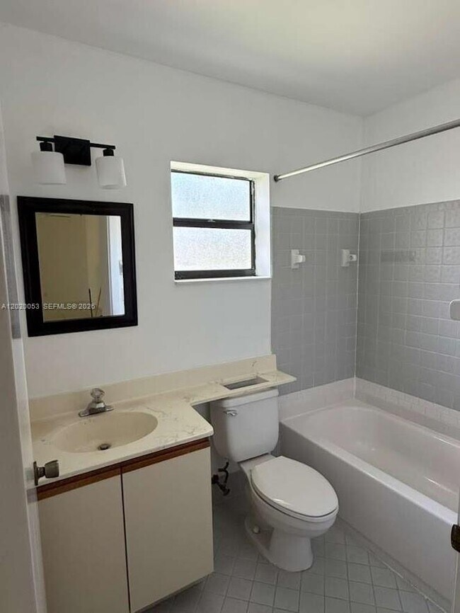 Foto del edificio - 4484 Carambola Cir S