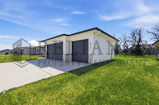 Foto del edificio - 613 Elmwood St