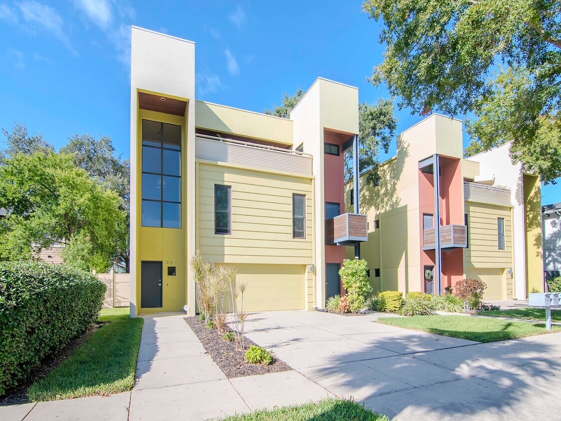 Foto principal - 213 S Moody Ave