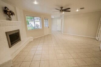 Building Photo - 25602 Oakhurst Dr