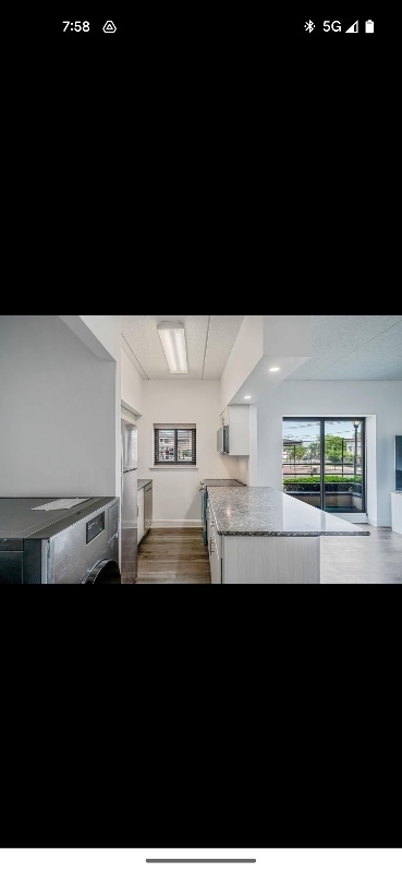 Building Photo - 725 Miller Ave