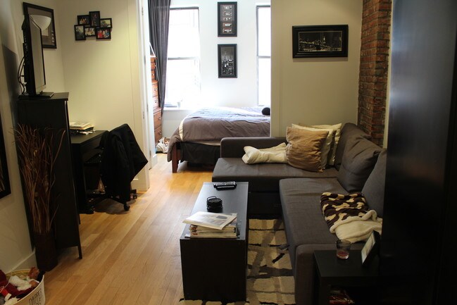 Foto del edificio - 351 E 83rd St