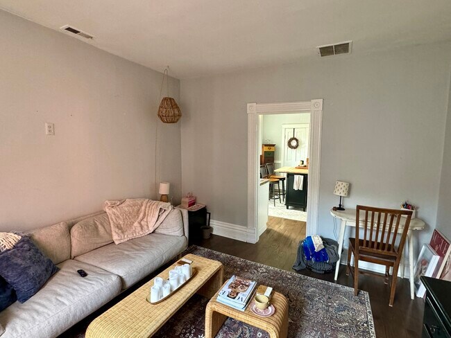 Foto del edificio - 2552 N Southport Ave