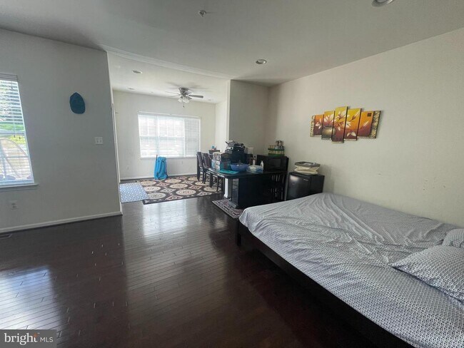 Foto del edificio - 7883 River Rock Way