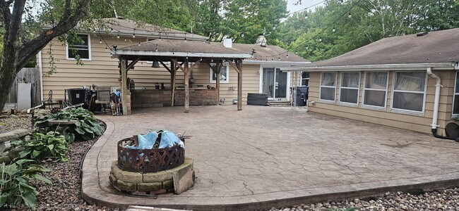 Foto del edificio - 1045 Oxford Ct