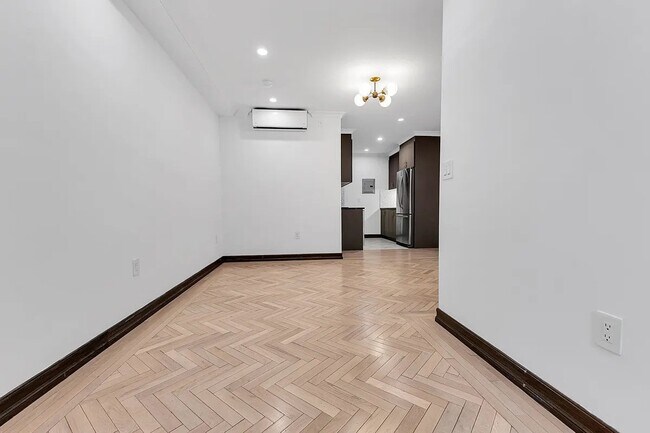 Foto del edificio - 121 E 37th St