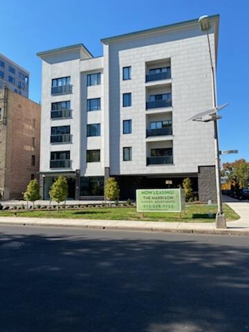 Foto principal - 125 S Harrison St