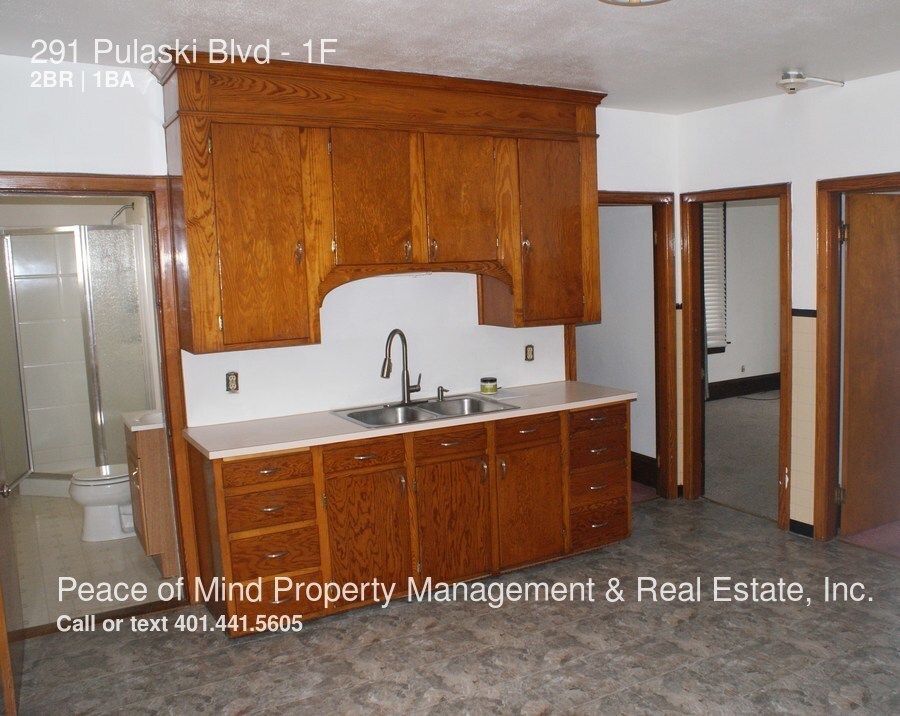 Primary Photo - 291 Pulaski Blvd