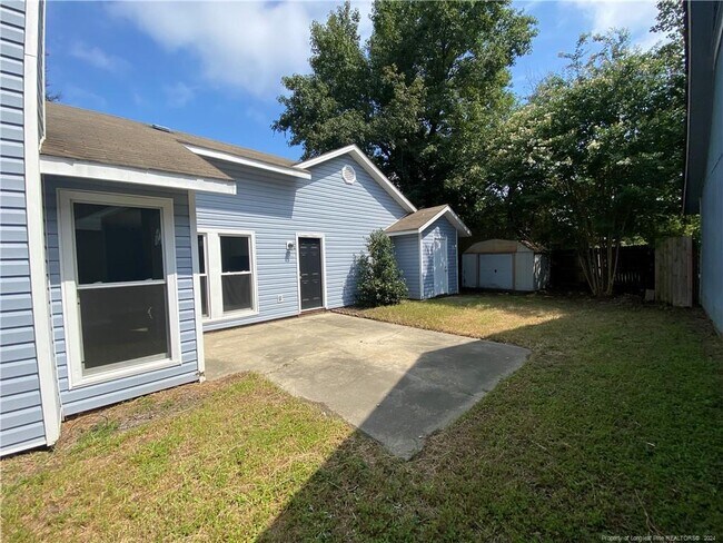 Foto del edificio - 545 Hickorywood Dr