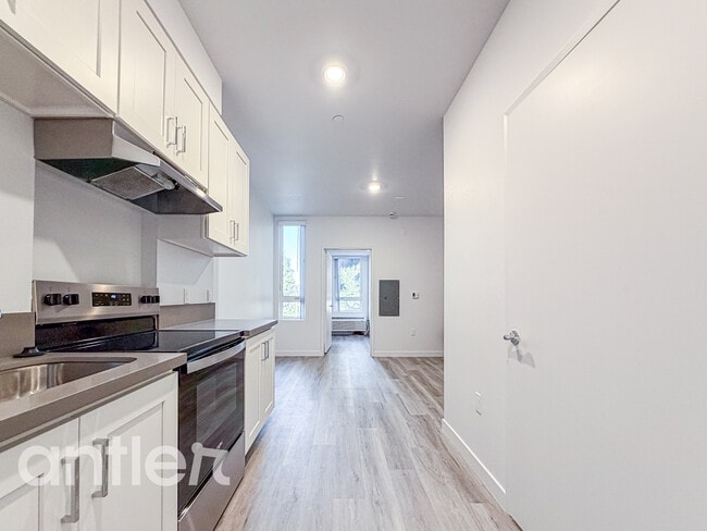 Foto del edificio - 4007 W Martin Luther King Jr Blvd