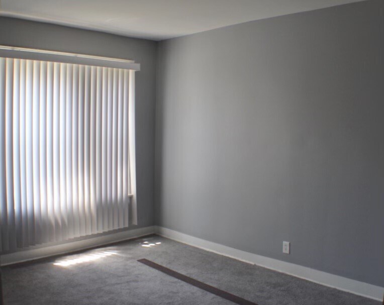 Primary Photo - 1427 E 67th Pl