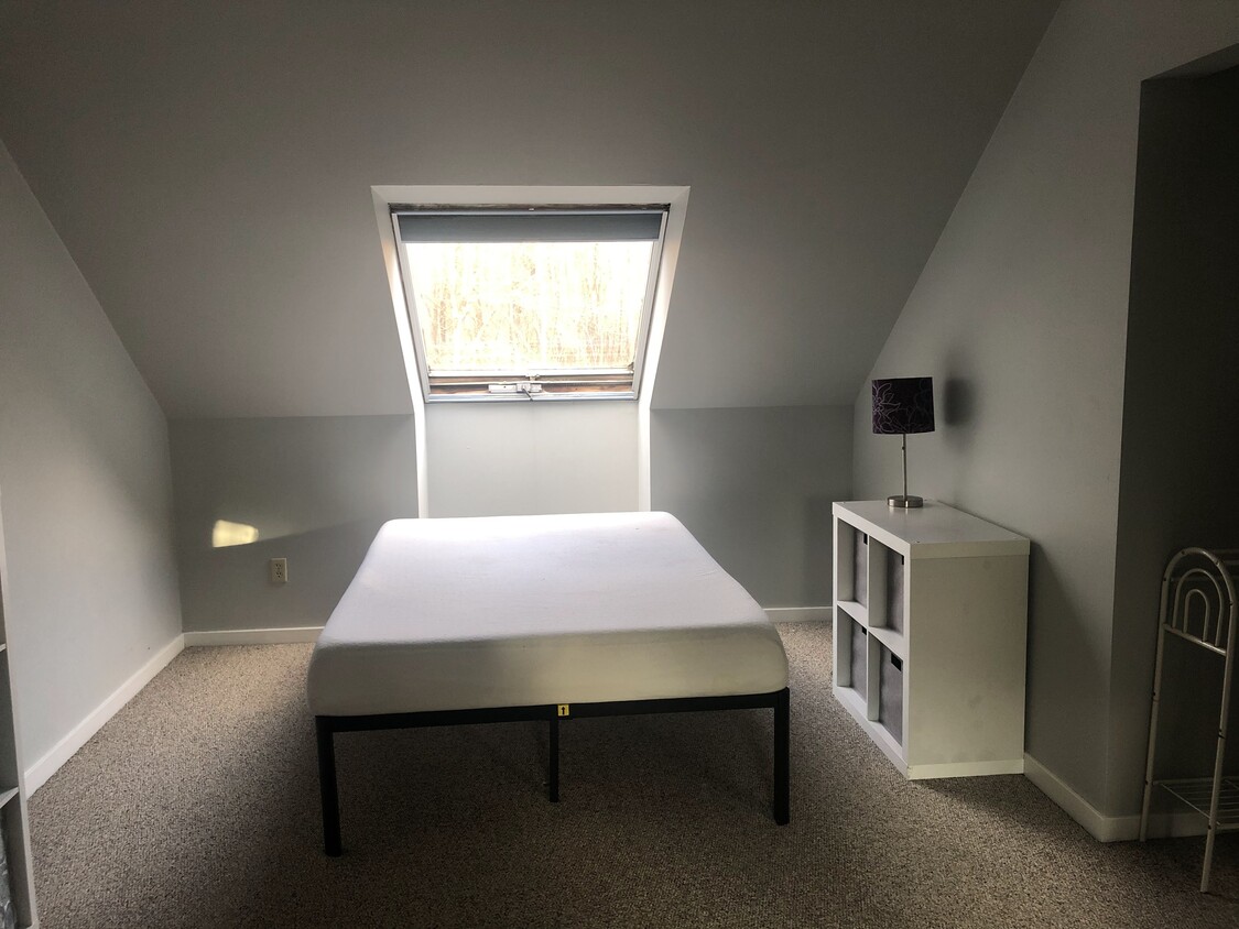 Bedroom - 34 Salem Plz