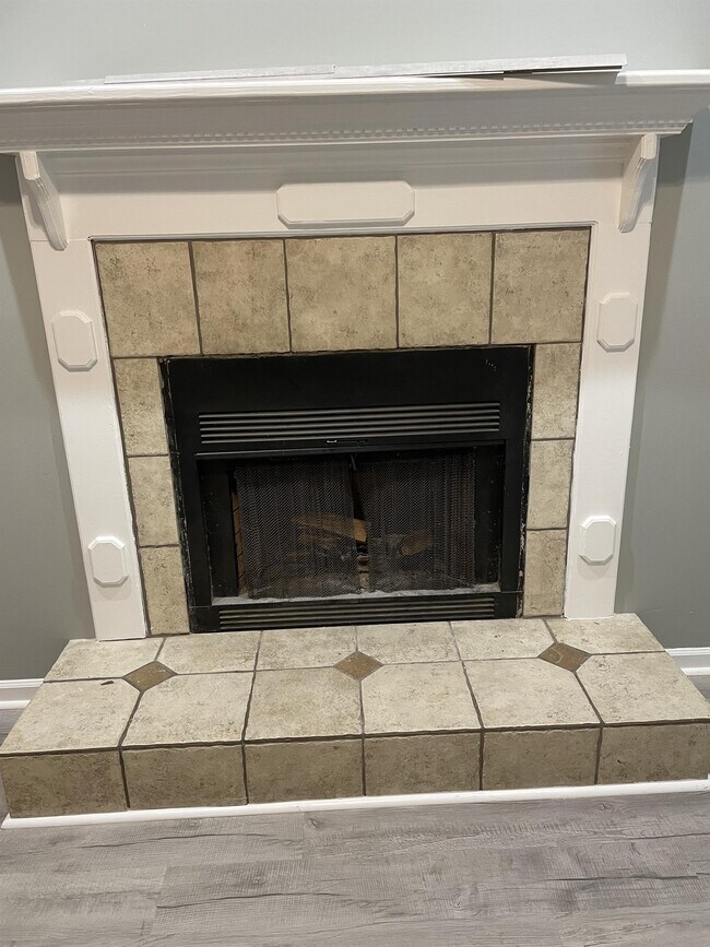 Building Photo - 210 Eaglewood Ct