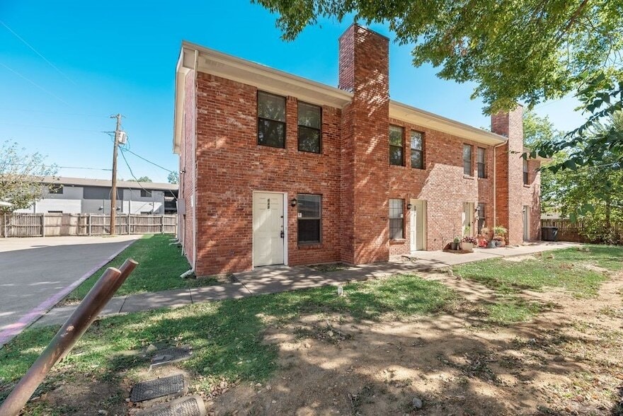 Foto principal - 648 S Rogers Rd