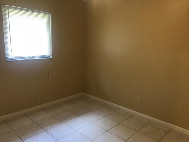 Foto del edificio - 1420 NW 18th Avenue