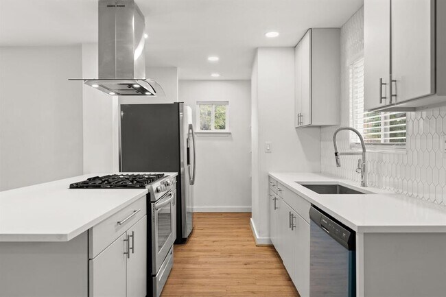 Foto del edificio - 305 White Oak Dr