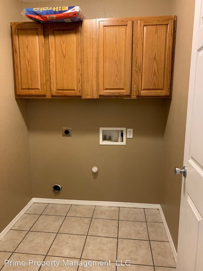 Building Photo - 3 br, 2 bath House - 1525 Kiowa