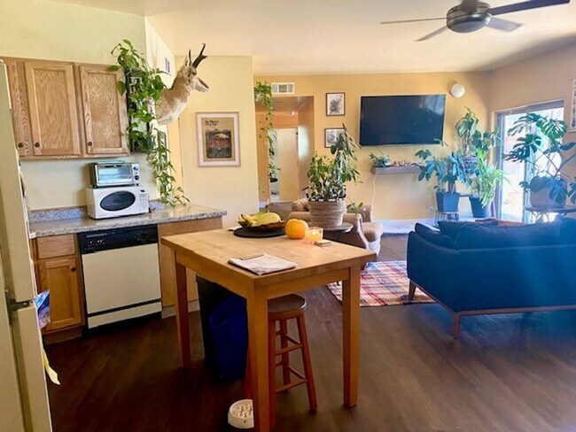 Foto del edificio - 15513 Green Way Pl