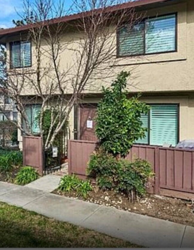 Foto del edificio - 235 Kenbrook Cir