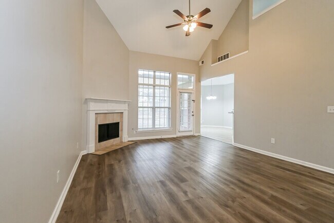 Foto del edificio - 7133 Queens Crown Ct
